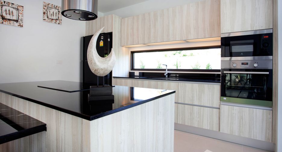 For rent 3 bedrooms villa in Mueang Phuket, Phuket