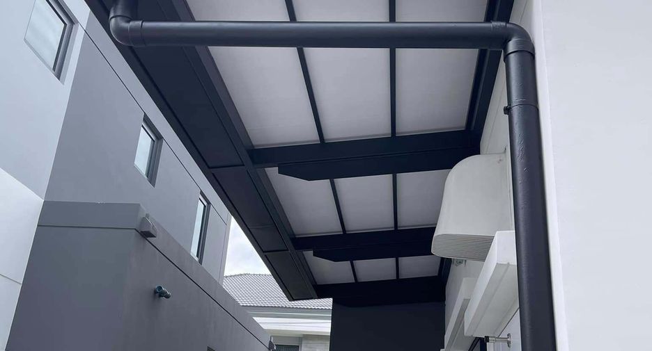 Casa en venta y en alquiler de 4 habitaciones en Sai Mai, Bangkok
