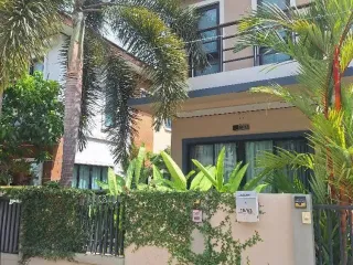 À louer 3 chambres maison de ville à Thalang, Phuket