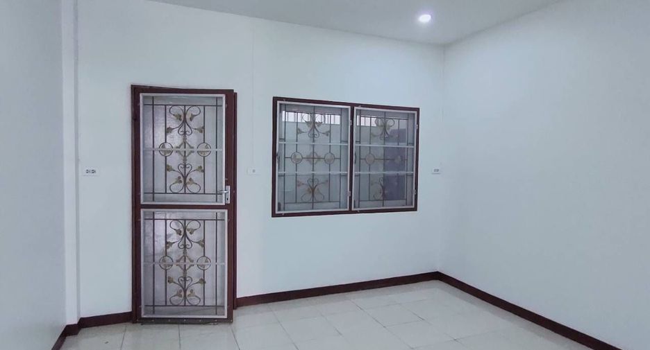 For sale 3 bedrooms townhouse in Mueang Phitsanulok, Phitsanulok