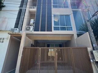 For rent 4 bedrooms house in Mueang Phuket, Phuket