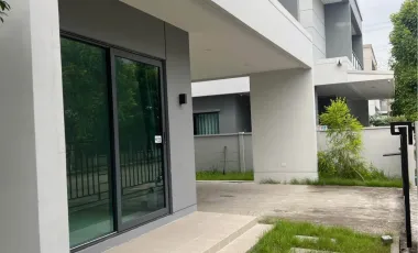 Casa en alquiler de 4 habitaciones en Mueang Pathum Thani, Pathum Thani