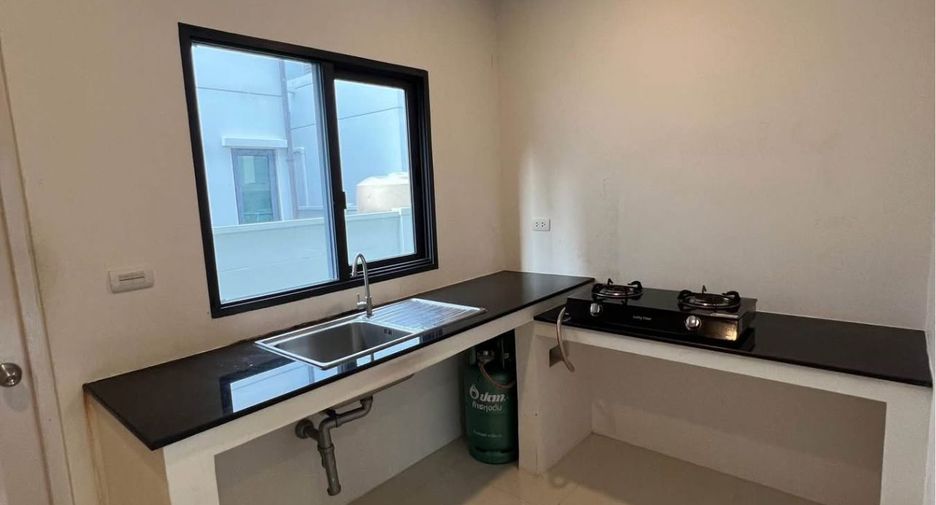 Haus zur Miete mit 4 Zimmer in Mueang Pathum Thani, Pathum Thani