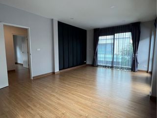 For rent 4 bedrooms house in Mueang Pathum Thani, Pathum Thani