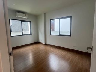 For rent 4 bedrooms house in Mueang Pathum Thani, Pathum Thani