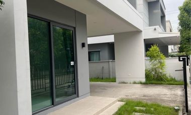 出租 4 卧室 独立屋 在 Mueang Pathum Thani, Pathum Thani