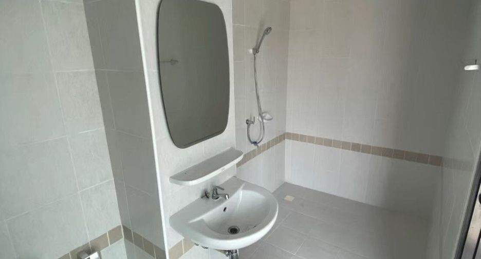 For sale and for rent 3 bedrooms townhouse in Mueang Chon Buri, Chonburi