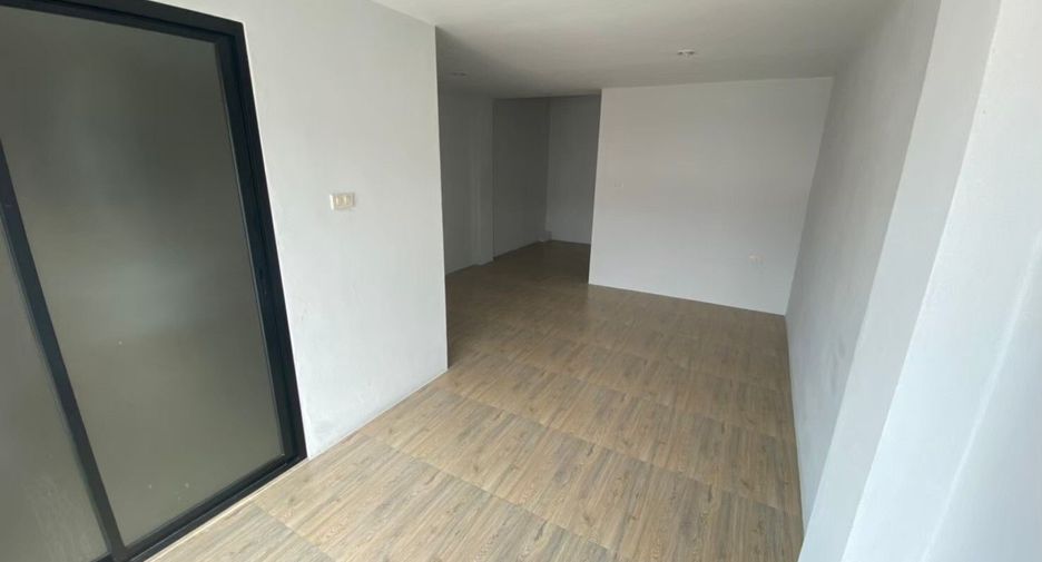For sale and for rent 3 bedrooms townhouse in Mueang Chon Buri, Chonburi