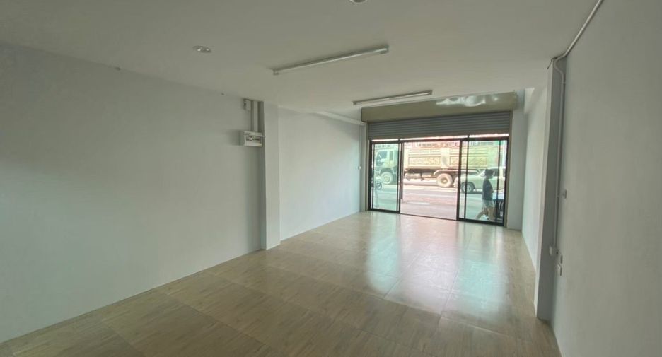 出售 和 出租 3 卧室 联排别墅 在 Mueang Chon Buri, Chon Buri