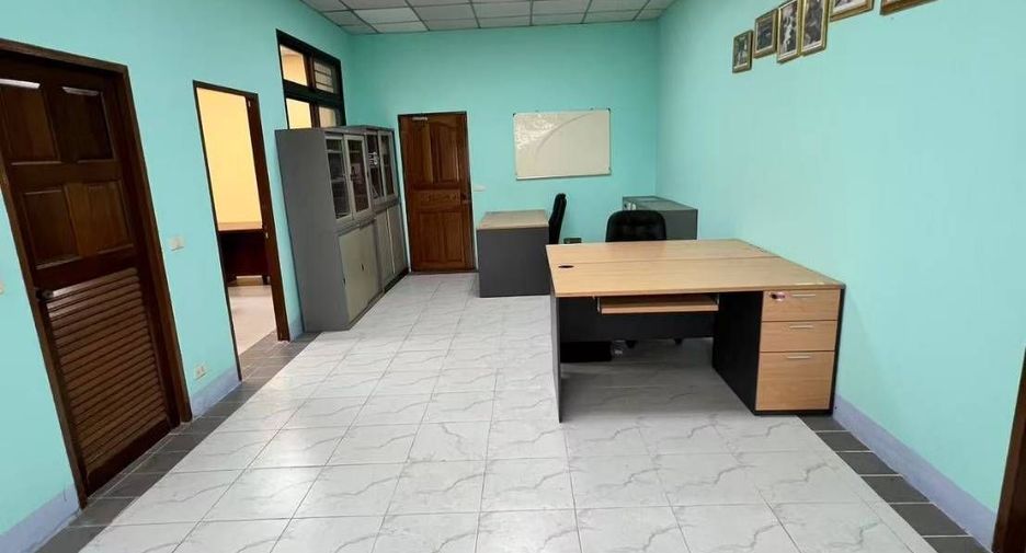 Casa en venta de estudio en Ban Bueng, Chonburi