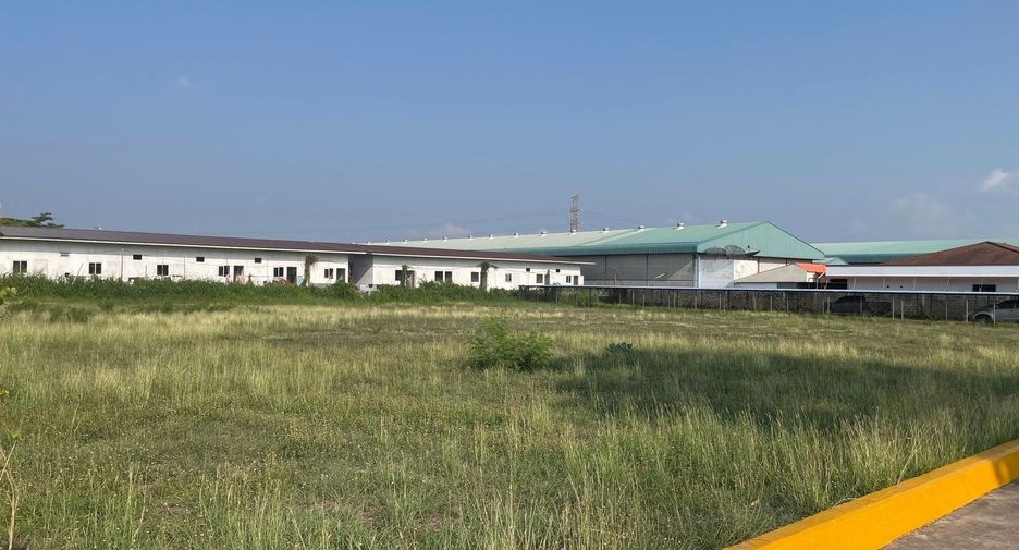 Casa en venta de estudio en Ban Bueng, Chonburi