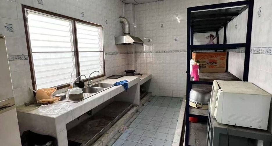Casa en venta de estudio en Ban Bueng, Chonburi