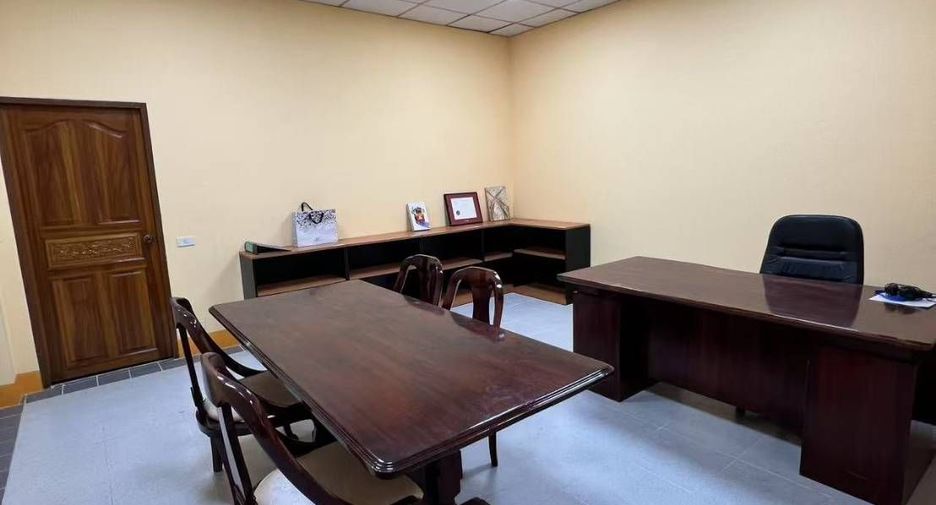 Casa en venta de estudio en Ban Bueng, Chonburi