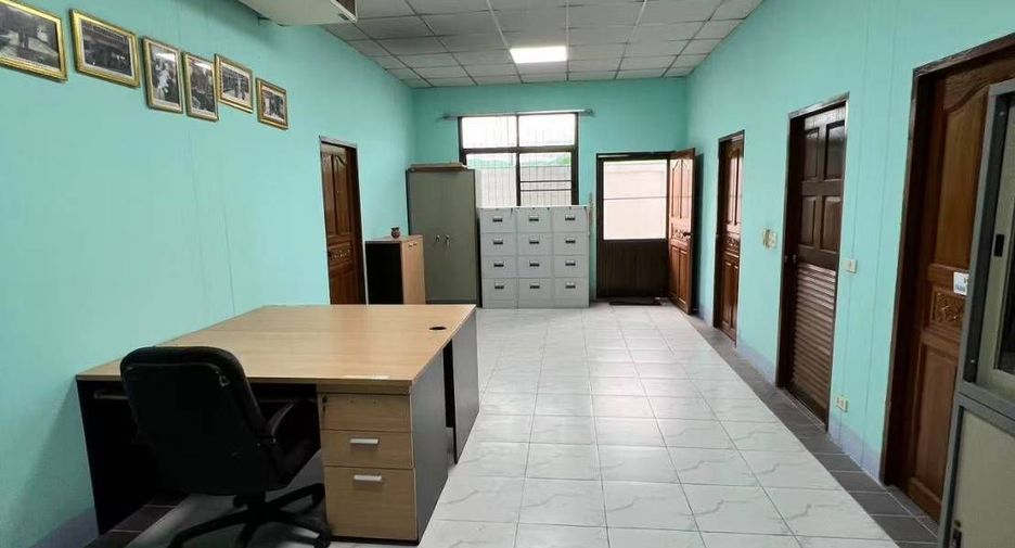 Casa en venta de estudio en Ban Bueng, Chonburi