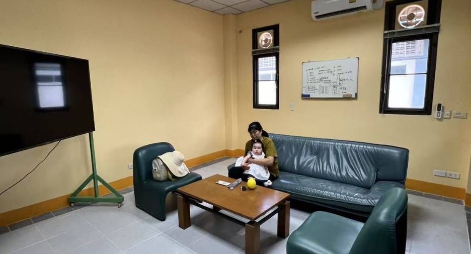 Casa en venta de estudio en Ban Bueng, Chonburi