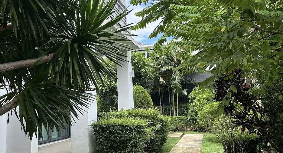 For rent 5 bedrooms house in Mueang Nonthaburi, Nonthaburi