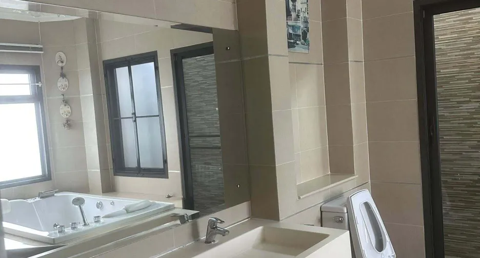 For rent 5 bedrooms house in Mueang Nonthaburi, Nonthaburi