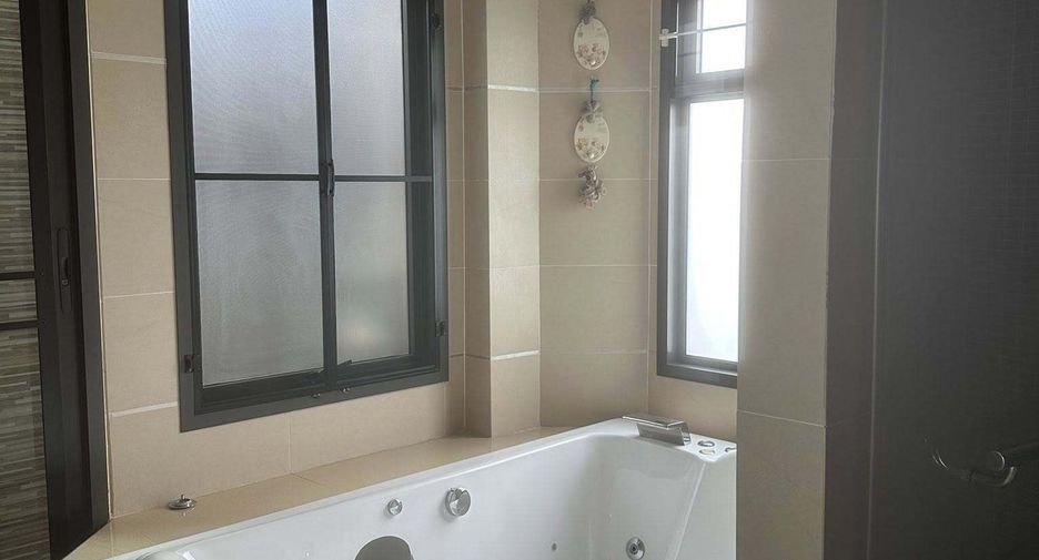 For rent 5 bedrooms house in Mueang Nonthaburi, Nonthaburi