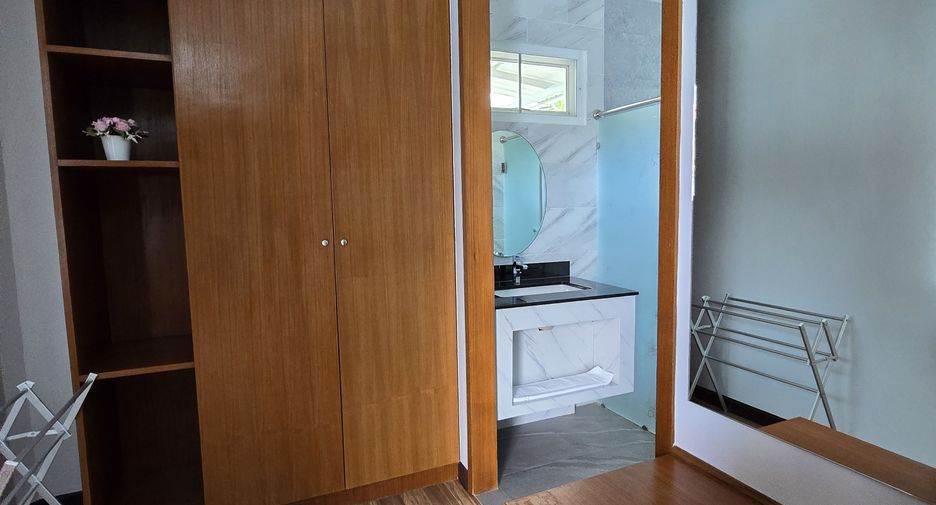 For rent 4 bedrooms villa in Mueang Phuket, Phuket