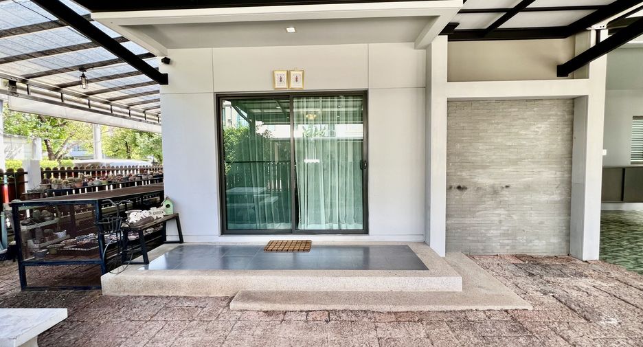 For sale 4 bedrooms house in Mueang Nonthaburi, Nonthaburi