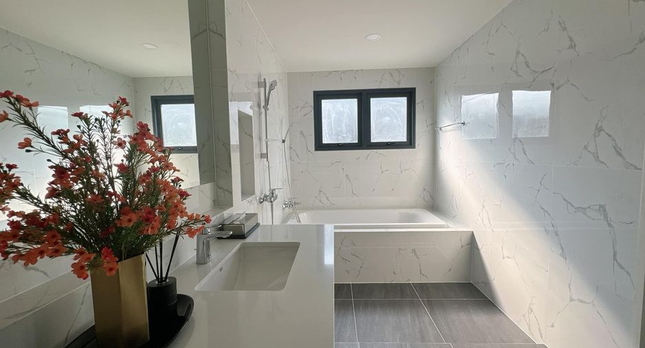 À vendre et à louer 4 chambres maison à Bang Phli, Samut Prakan
