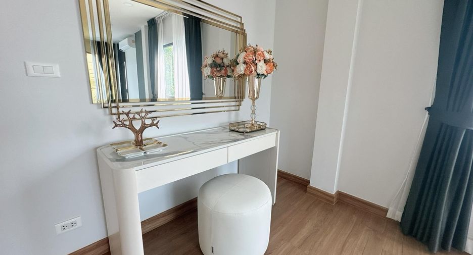 Casa en venta y en alquiler de 4 habitaciones en Bang Phli, Samut Prakan