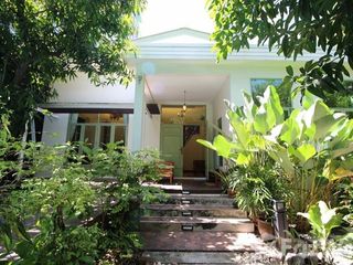 For sale 4 bedrooms villa in Phaya Thai, Bangkok