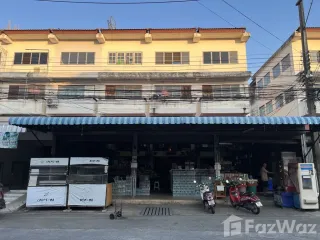 Casa adosada en venta de 5 habitaciones en Thanyaburi, Pathum Thani