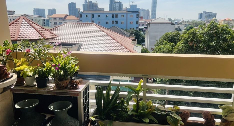 For sale 2 bedrooms condo in Watthana, Bangkok