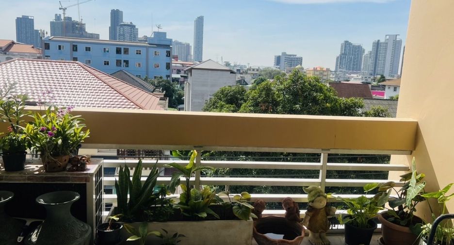For sale 2 bedrooms condo in Watthana, Bangkok