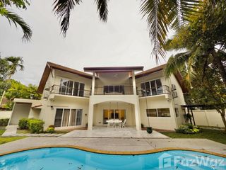 À louer 5 chambres villa à Mueang Phuket, Phuket