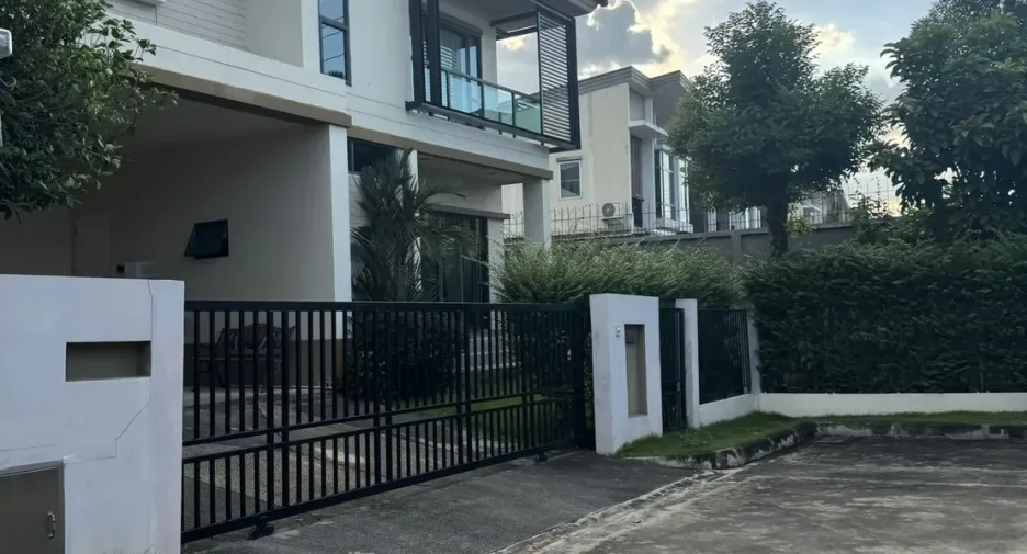 出租 3 卧室 独立屋 在 Mueang Pathum Thani, Pathum Thani