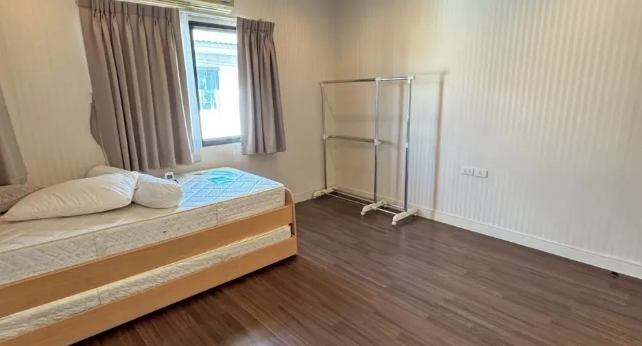 出租 3 卧室 独立屋 在 Mueang Pathum Thani, Pathum Thani
