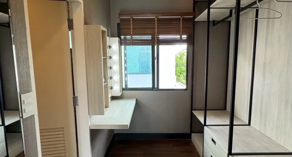 出租 3 卧室 独立屋 在 Mueang Pathum Thani, Pathum Thani