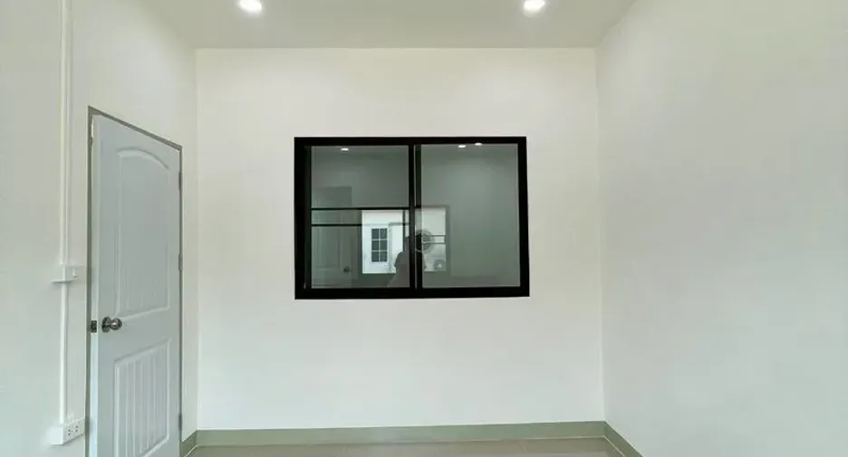 For sale studio townhouse in Thanyaburi, Pathum Thani