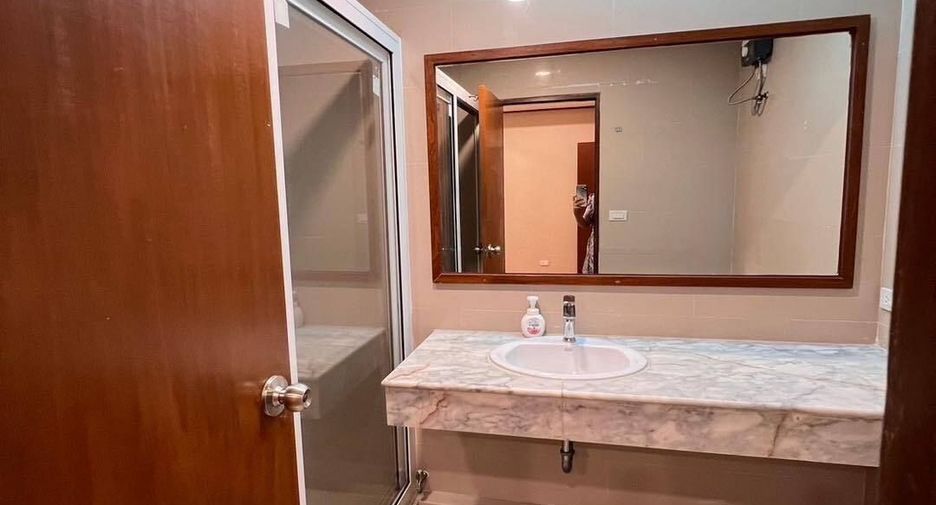 À vendre 4 chambres condo à Watthana, Bangkok
