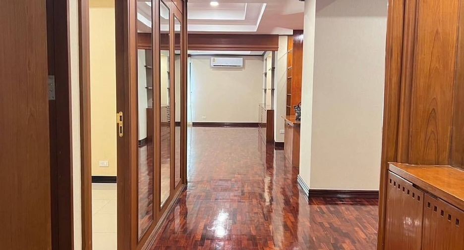 À vendre 4 chambres condo à Watthana, Bangkok