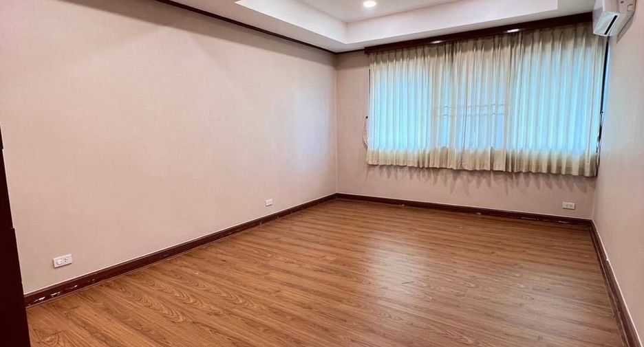 À vendre 4 chambres condo à Watthana, Bangkok