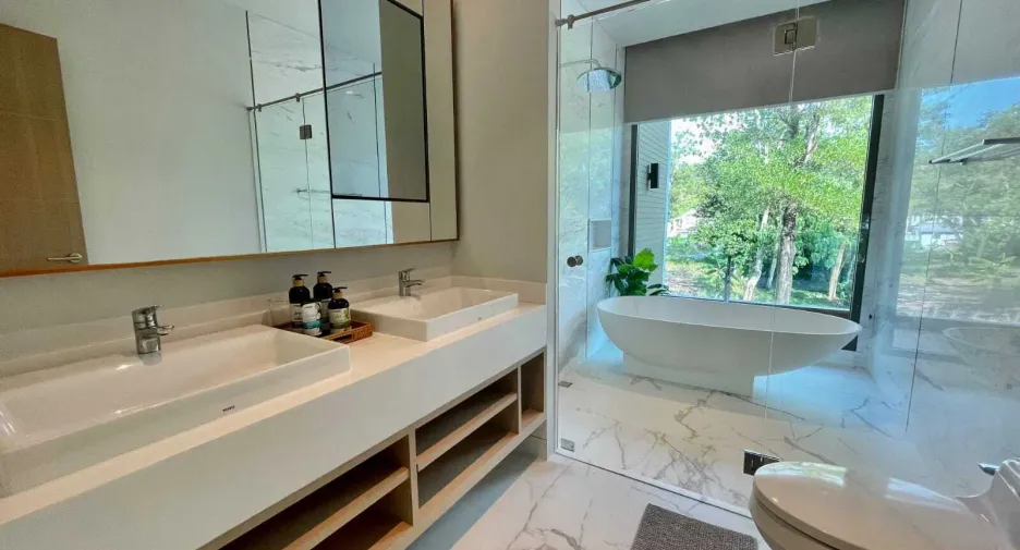 For rent 4 bedrooms villa in Mueang Phuket, Phuket