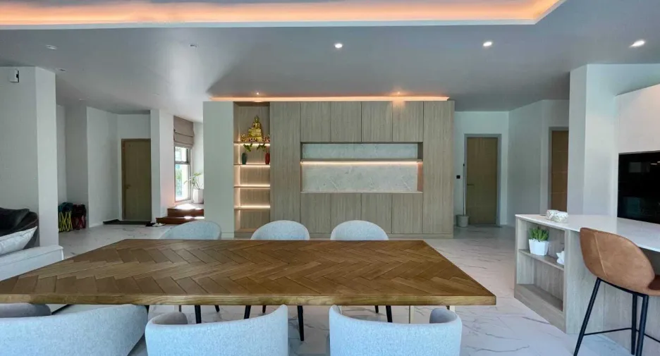 For rent 4 bedrooms villa in Mueang Phuket, Phuket