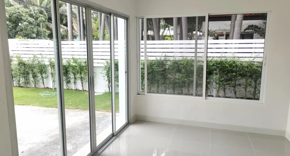 For sale and for rent 4 bedrooms house in Khlong Sam Wa, Bangkok