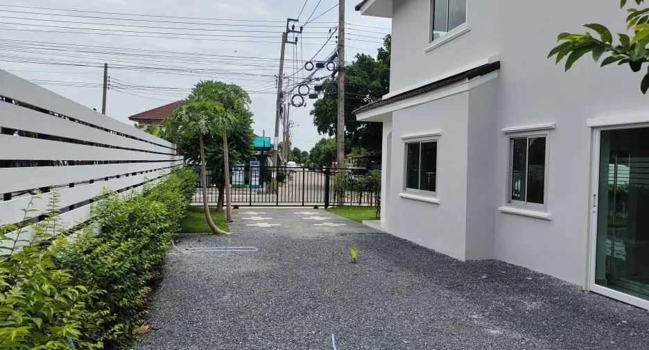 For sale and for rent 4 bedrooms house in Khlong Sam Wa, Bangkok