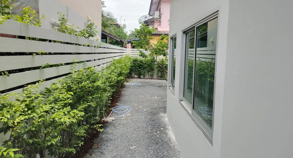 For sale and for rent 4 bedrooms house in Khlong Sam Wa, Bangkok