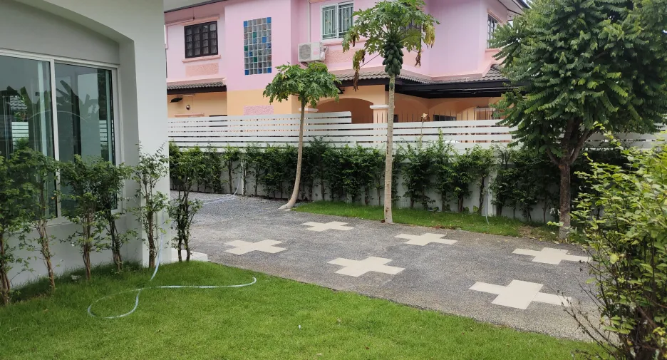 For sale and for rent 4 bedrooms house in Khlong Sam Wa, Bangkok