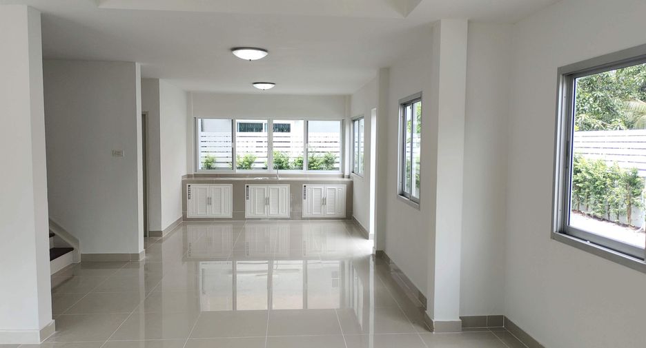 For sale and for rent 4 bedrooms house in Khlong Sam Wa, Bangkok