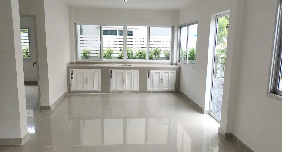 For sale and for rent 4 bedrooms house in Khlong Sam Wa, Bangkok