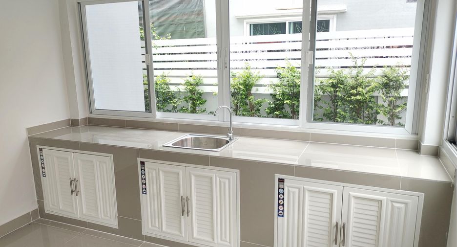 For sale and for rent 4 bedrooms house in Khlong Sam Wa, Bangkok
