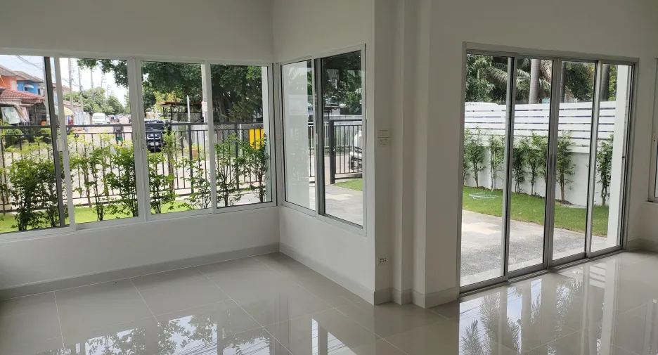 For sale and for rent 4 bedrooms house in Khlong Sam Wa, Bangkok