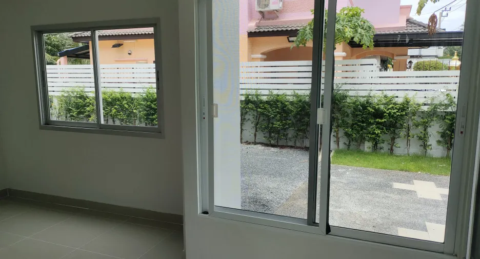 For sale and for rent 4 bedrooms house in Khlong Sam Wa, Bangkok