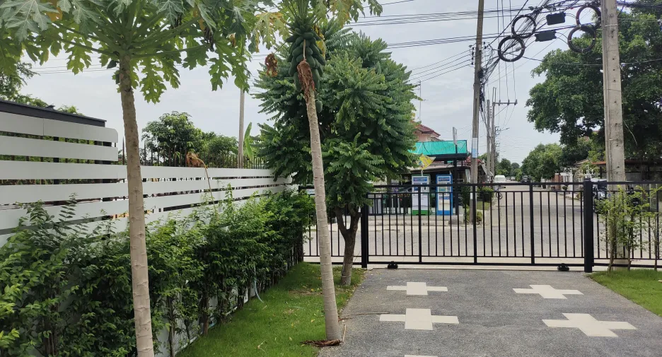 For sale and for rent 4 bedrooms house in Khlong Sam Wa, Bangkok